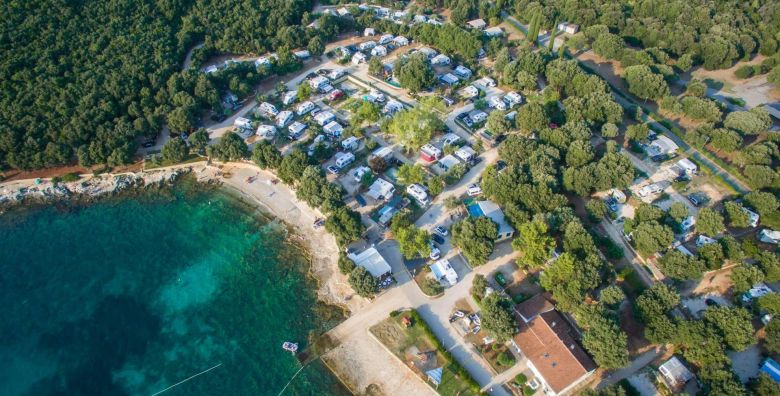 Mobilne kucice Porto Sole  Jesensko zimski Vrsar tijekom vikenda Vrsar Istra Hrvatska  125 EUR  2x nocenje u kompletno opremljenim Standard mobilnim kucicama za do 6 osoba 4 odrasle osobe i 2 djece do 11 99 godina  Posteljina i rucnici