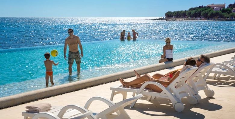 Laguna Maradiso Hotel by Aminess  First minute ljeto u Novigradu Novigrad Istra Hrvatska  1 019 EUR  5x nocenje u dvokrevetnoj Standard sobi za 2 osobe 1 dijete do 9 99 godina besplatno  Polupansion buffet dorucak i vecera 