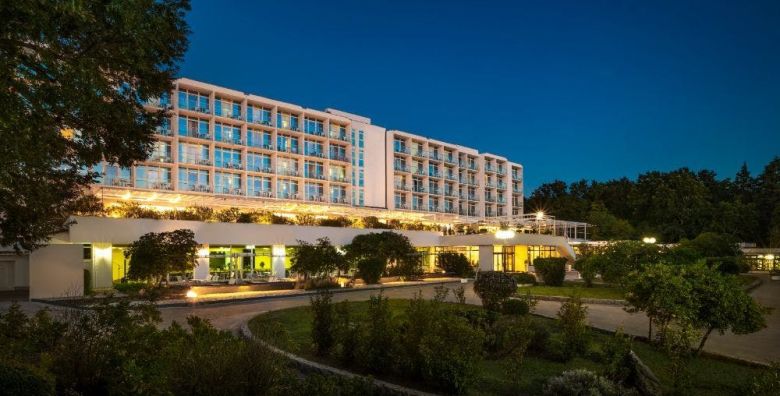 Magal Maradiso Hotel by Aminess  First minute ljeto na Krku u Junior Suite Njivice Krk Hrvatska  1 815 EUR  7x nocenje u Superior junior suiti s balkonom morska strana za 2 osobe 2 djece do 9 99 godina besplatno  Polupansion