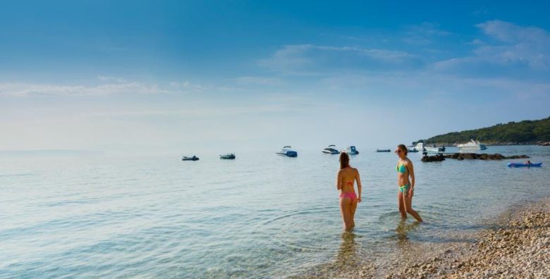 Magal Maradiso Hotel by Aminess  First minute ljeto na Krku u Junior Suite Njivice Krk Hrvatska  2 139 EUR  7x nocenje u Superior junior suiti s balkonom morska strana za 2 osobe 2 djece do 9 99 godina besplatno  Polupansion