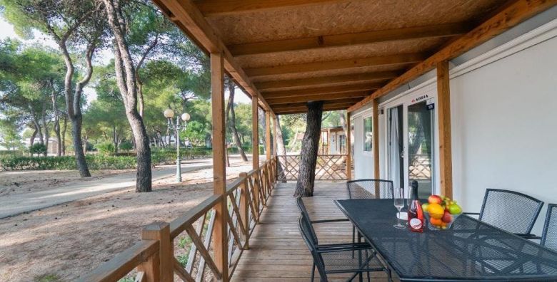 Amadria Park Camping Sibenik  Jesensko zimski odmor u mobilnoj kucici u Sibeniku Sibenik Dalmacija Hrvatska  168 EUR  2x nocenje u Standard mobilnoj kucici za do 6 osoba 4 odrasle osobe i 2 djece do 11 99 godina besplatno  Pice dobrodoslice prilikom prijave