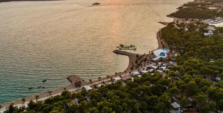 Amadria Park Camping Sibenik  Jesensko zimski obiteljski odmor u Sibeniku Sibenik Dalmacija Hrvatska  168 EUR  2x nocenje u apartmanu 3 2 za 3 osobe 2 djece do 11 99 godina besplatno  Pice dobrodoslice prilikom prijave