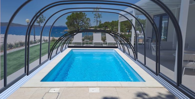 Amadria Park Camping Sibenik  Exclusive Beach Villa s privatnim grijanim bazenom i saunom  Bogati paket opustanja Sibenik Dalmacija Hrvatska  208 EUR  1x nocenje u Exclusive Beach Villi s privatnim natkrivenim bazenom i saunom za 6 1 osoba Pice dobrodoslice prilikom prijave