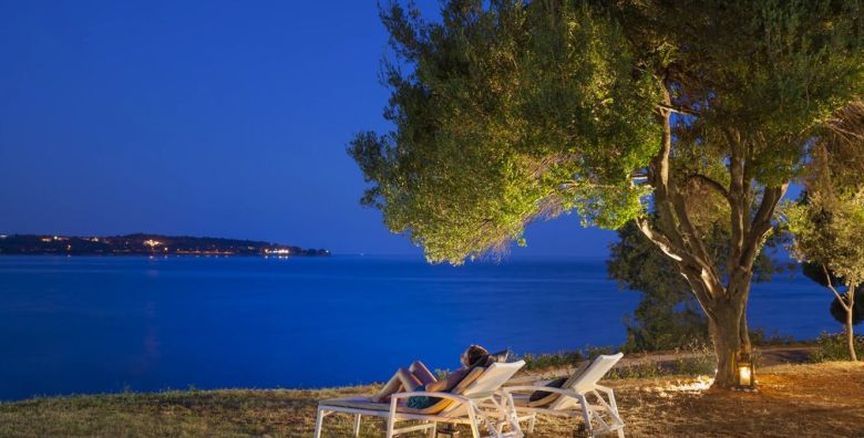 Aminess Planet Camping Sirena Resort  First minute ljeto u prekrasnom kampu Novigrad Istra Hrvatska  2 039 EUR  7x nocenje u Premium mobilnoj kucici za maksimalno 5 osoba Koristenje bazena lezaljki i suncobrana unutar rezervirane cone