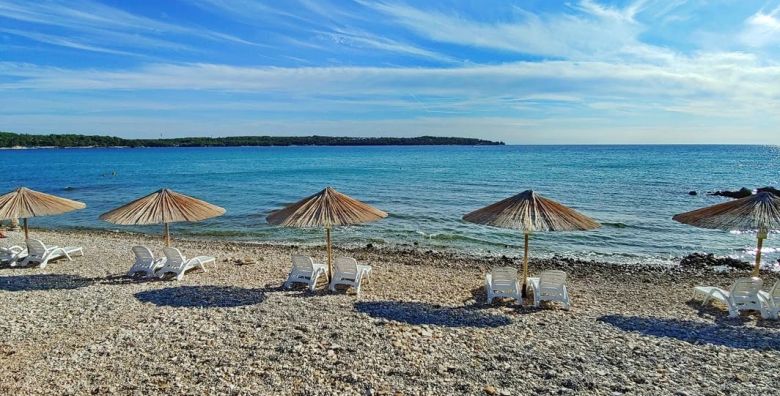 Aminess Planet Camping Sirena Resort  First minute ljeto u prekrasnom kampu Novigrad Istra Hrvatska  2 165 EUR  7x nocenje u Premium mobilnoj kucici za maksimalno 5 osoba Koristenje bazena lezaljki i suncobrana unutar rezervirane cone