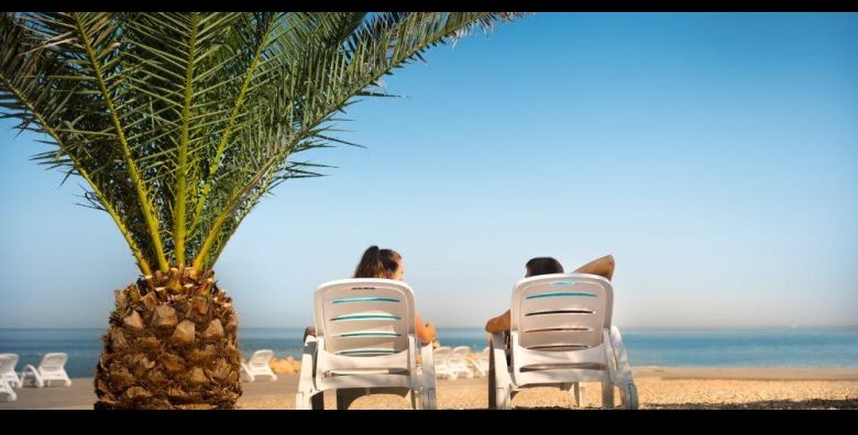 Aminess Planet Camping Maravea Resort  First minute proljece 1 svibanj i jesen u prekrasnom kampu Novigrad Istra Hrvatska  209 EUR  3x nocenje u Maravea Premium Holiday Home za do 6 osoba 4 odrasle osobe i 2 djece do 11 99 godina ili 5 odraslih osoba  Koristenje bazena lezaljki i suncobrana unutar rezervirane cone ovisno o vremenskim uvjetima 