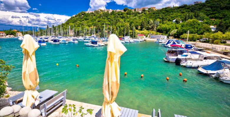 Hoteli Omisalj  Depandansa Marina  Ljeto na Krku Omisalj otok Krk Hrvatska  540 EUR  5x nocenje u dvokrevetnoj sobi za 2 osobe 1 dijete do 7 99 godina besplatno  Polupansion buffet dorucak i buffet vecera s ukljucenim bezalkoholnim picem 