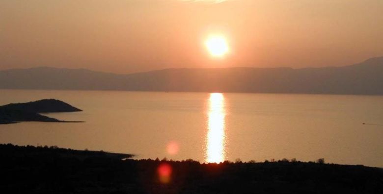 Hoteli Omisalj  Hotel Adriatic  Ljeto na Krku Omisalj otok Krk Hrvatska  334 EUR  3x nocenje u dvokrevetnoj sobi za 2 osobe 1 dijete do 7 99 godina besplatno  Polupansion buffet dorucak i buffet vecera s ukljucenim bezalkoholnim picem 