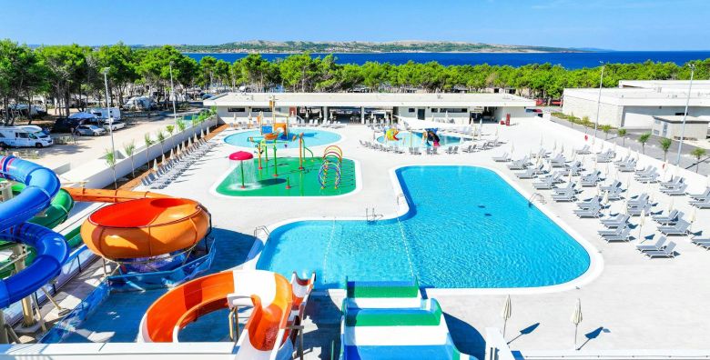Aminess Style Camping Avalona Resort  First minute ljeto u kampu s 5 zvjezdica  Premium Holiday Home Povljana otok Pag Dalmacija Hrvatska  825 EUR  5x nocenje u Premium Holiday Home za do 6 osoba 4 odrasle osobe i 2 djece do 11 99 godina  Koristenje relax bazena i vodenog parka za djecu i odrasle