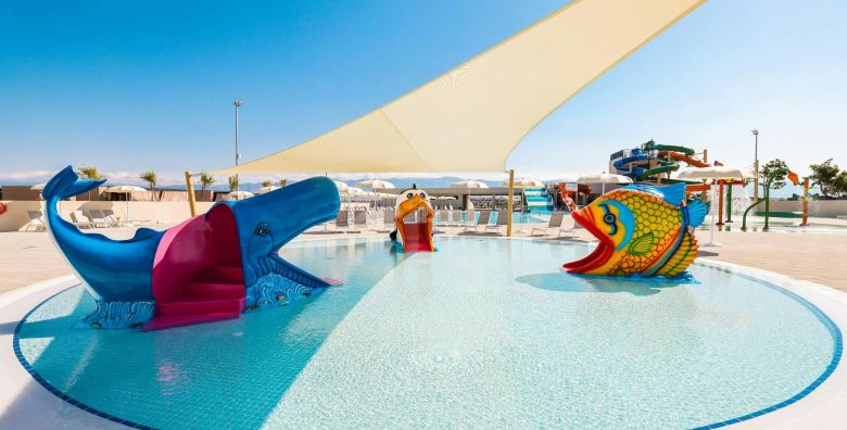 Aminess Style Camping Avalona Resort  First minute ljeto u kampu s 5 zvjezdica  Premium Holiday Home Povljana otok Pag Dalmacija Hrvatska  1 679 EUR  5x nocenje u Premium Holiday Home za do 6 osoba 4 odrasle osobe i 2 djece do 11 99 godina  Koristenje relax bazena i vodenog parka za djecu i odrasle