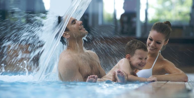 Aminess Vival Maestral Hotel  First minute obiteljsko proljece i jesen Novigrad Istra Hrvatska  299 €