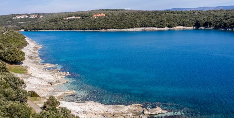 Apartmani Unija  Ljeto u Dugoj Uvali Krnica Istra Hrvatska  159 EUR  3x nocenje u apartmanu za 4 osobe Klima