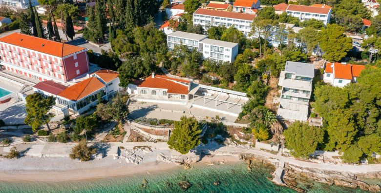 Bellevue Maradiso Casa by Aminess  First minute all inclusive light obiteljsko ljeto u Orebicu Orebic Dalmacija Hrvatska  1 119 EUR  5x nocenje u dvokrevetnoj Superior sobi s balkonom za 2 osobe  1 dijete do 9 99 godina besplatno  All inclusive light