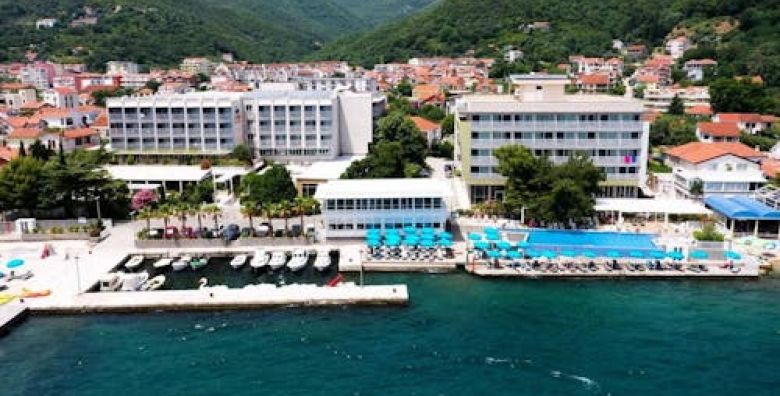 Carine Hotel Delfin  All inclusive ljeto uz samo more Bijela Crna Gora  911 €