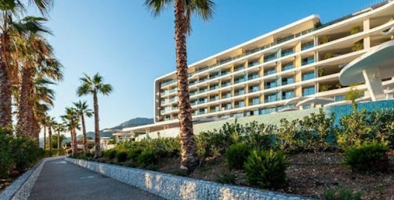 Carine Hotel Kumbor Superior  All inclusive proljece uz more Herceg Novi Crna Gora  501 €