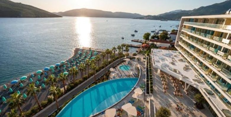 Carine Hotel Kumbor Superior  All inclusive proljece uz more Herceg Novi Crna Gora  614 €