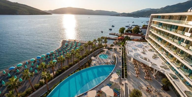 Carine Hotel Kumbor Superior  First minute all inclusive proljece uz more Herceg Novi Crna Gora  522 EUR  3x nocenje u dvokrevetnoj Deluxe sobi za 2 osobe All inclusive