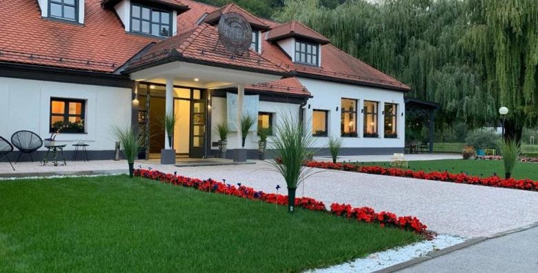 Kozjanski dvor  Kratki blagdanski romanticni wellness odmor s kupanjem u Termama Olimia Kozje Slovenija  189 €