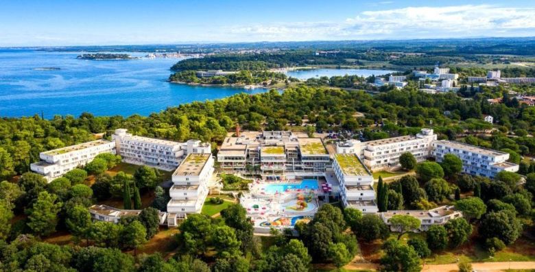 Hotel Delfin Plava Laguna  Ljeto u Porecu Porec Istra Hrvatska  469 EUR  5x nocenje u Economy dvokrevetnoj sobi s dodatnim lezajem za 2 osobe 1 dijete do 11 99 godina besplatno  Polupansion