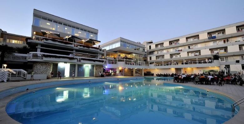 Hotel Delfin Plava Laguna  Ljeto u Porecu Porec Istra Hrvatska  515 EUR  5x nocenje u Economy dvokrevetnoj sobi s dodatnim lezajem za 2 osobe 1 dijete do 11 99 godina besplatno  Polupansion