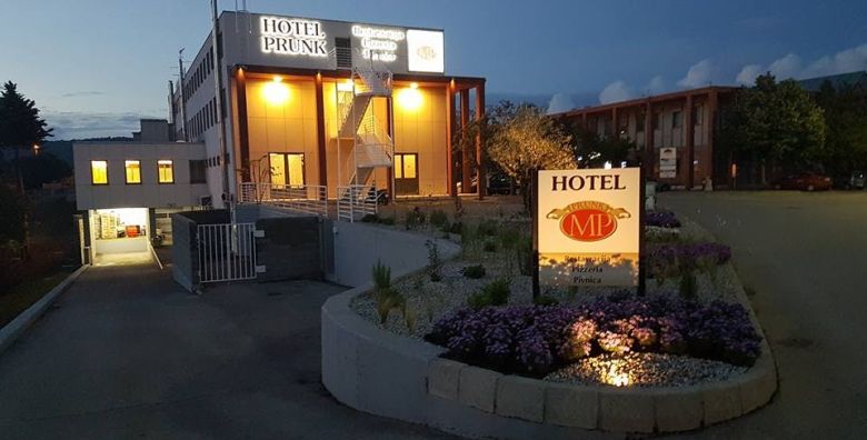 Hotel Prunk Sezana  Dozivite caroliju adventnog Trsta Sezana Slovenija  220 €