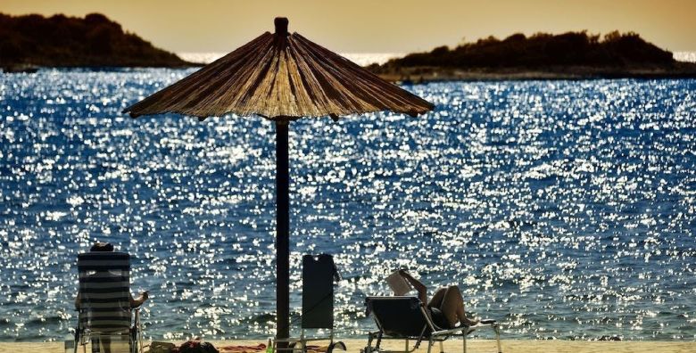 Hotel Delfin Plava Laguna  Ljeto u Porecu Porec Istra Hrvatska  598 EUR  5x nocenje u Economy dvokrevetnoj sobi s dodatnim lezajem za 2 osobe 1 dijete do 11 99 godina besplatno  Polupansion