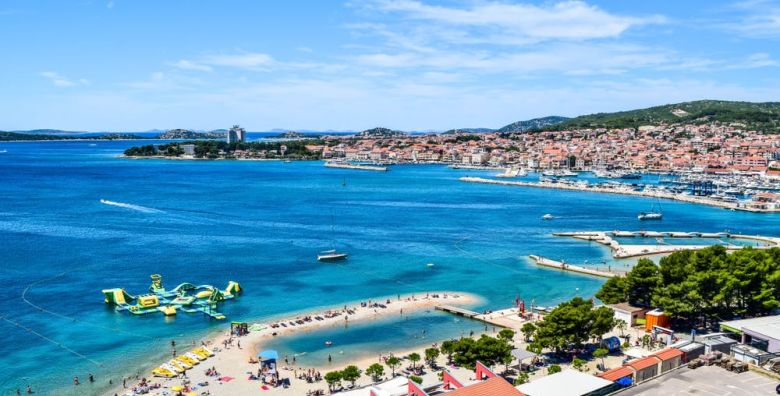 Hotel Punta Vodice  All inclusive light obiteljsko ljeto u Dalmaciji Vodice Dalmacija Hrvatska  1 245 EUR  7x nocenje u dvokrevetnoj Standard sobi s balkonom morska strana za 2 osobe 1 dijete do 11 99 godina i 2 dijete do 2 99 godina besplatno  All inclusive light
