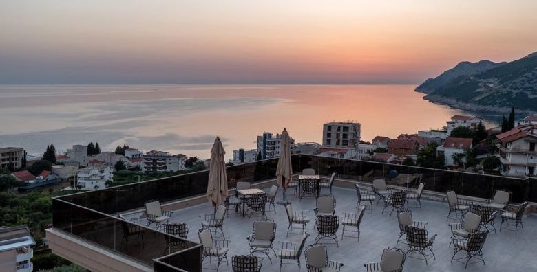 Hotel D iman  Vrhunski odmor uz more Dobre Vode Crna Gora  505 EUR  5x nocenje u dvokrevetnoj Superior sobi za 2 osobe 1 dijete do 15 godina i 1 dijete do 2 godine besplatno  Dorucak