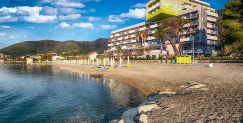 Carine Hotel Park  All inclusive pocetak ljeta uz more Bijela Crna Gora  682 €