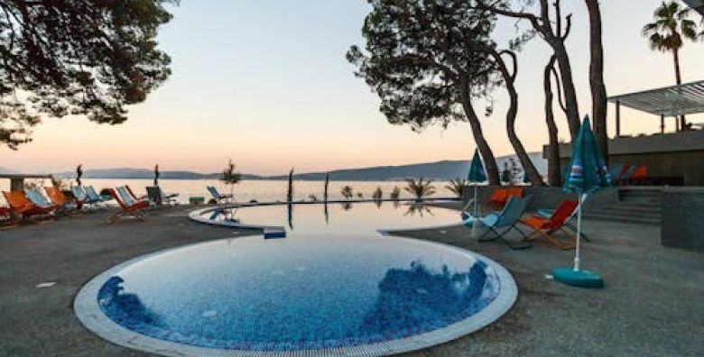 Carine Hotel Park  All inclusive ljeto uz more Bijela Crna Gora  861 €