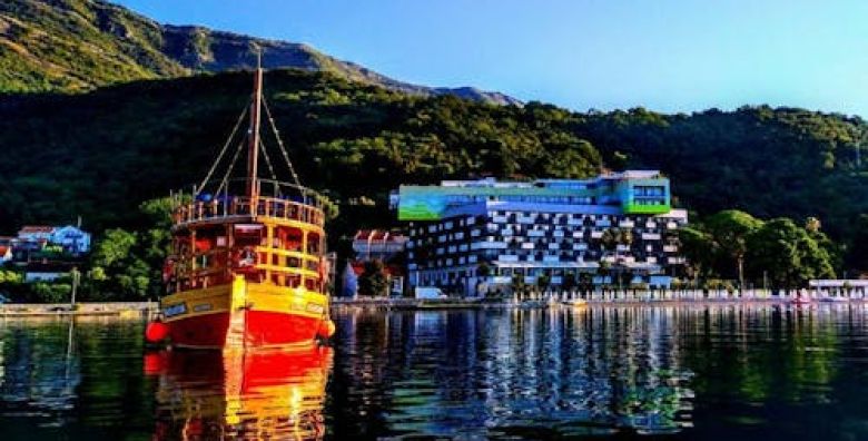 Carine Hotel Park  All inclusive kraj ljeta uz more Bijela Crna Gora  784 €