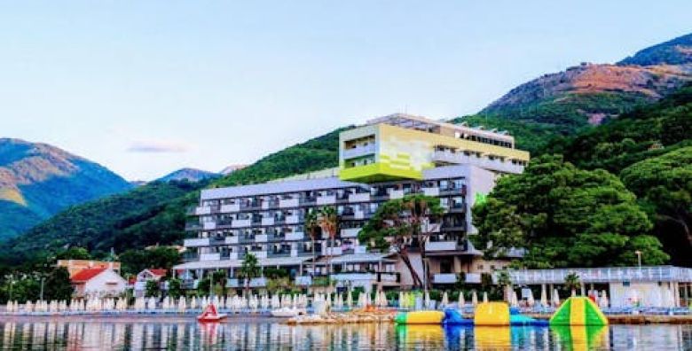 Carine Hotel Park  All inclusive kraj ljeta uz more Bijela Crna Gora  1306 €