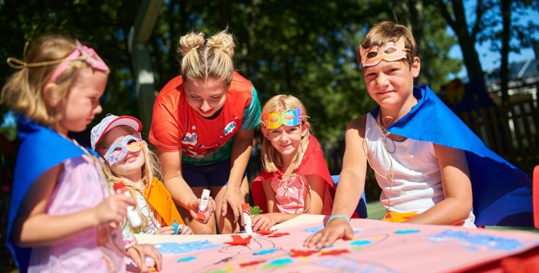 Hotel Istra Plava Laguna  First minute ljeto u Porecu Porec Istra Hrvatska  889 EUR  7x nocenje u Economy sobi s dodatnim lezajem za 2 osobe 1 dijete do 11 99 godina i 2 dijete do 4 99 godina besplatno  Polupansion