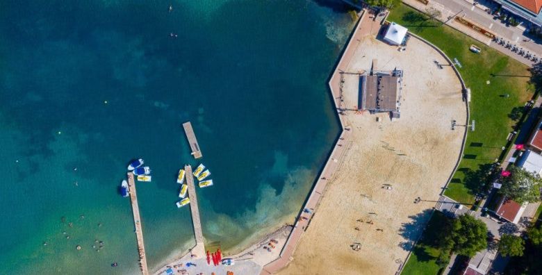 Hotel Istra Plava Laguna  Ljeto u Porecu Porec Istra Hrvatska  875 EUR  5x nocenje u Economy sobi s dodatnim lezajem za 2 osobe 1 dijete do 11 99 godina i 2 dijete do 4 99 godina besplatno  Polupansion