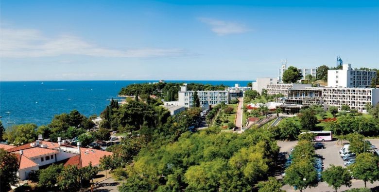 Hotel Istra Plava Laguna  Ljeto u Porecu Porec Istra Hrvatska  1 045 EUR  7x nocenje u Economy sobi s dodatnim lezajem za 2 osobe 1 dijete do 11 99 godina i 2 dijete do 4 99 godina besplatno  Polupansion