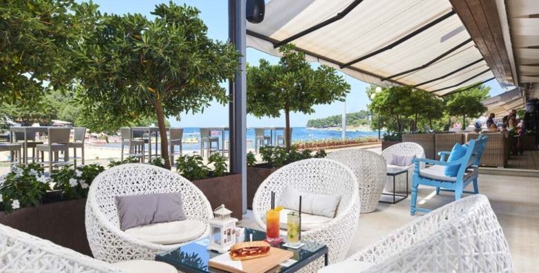 Hotel Istra Plava Laguna  Ljeto u Porecu Porec Istra Hrvatska  669 EUR  5x nocenje u Economy sobi s dodatnim lezajem za 2 osobe 1 dijete do 11 99 godina i 2 dijete do 4 99 godina besplatno  Polupansion