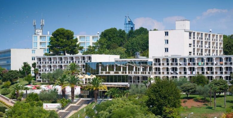 Hotel Istra Plava Laguna  Ljeto u Porecu Porec Istra Hrvatska  779 EUR  7x nocenje u Economy sobi s dodatnim lezajem za 2 osobe 1 dijete do 11 99 godina i 2 dijete do 4 99 godina besplatno  Polupansion