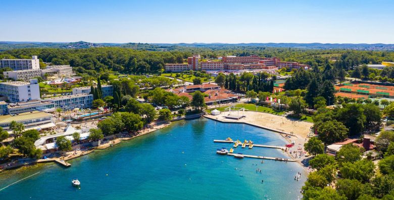 Hotel Istra Plava Laguna  Ljeto u Porecu Porec Istra Hrvatska  465 EUR  5x nocenje u Economy sobi s dodatnim lezajem za 2 osobe 1 dijete do 11 99 godina i 2 dijete do 4 99 godina besplatno  Polupansion