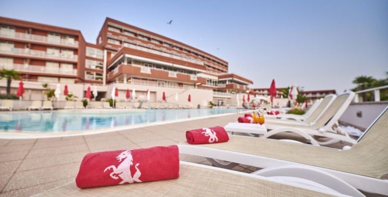 Hotel Albatros Plava Laguna  First minute all inclusive ljeto u Porecu Porec Istra Hrvatska  1599 €