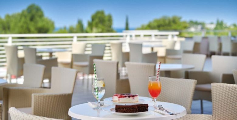 Hotel Albatros Plava Laguna  First minute all inclusive obiteljsko ljeto u Porecu Porec Istra Hrvatska  899 €