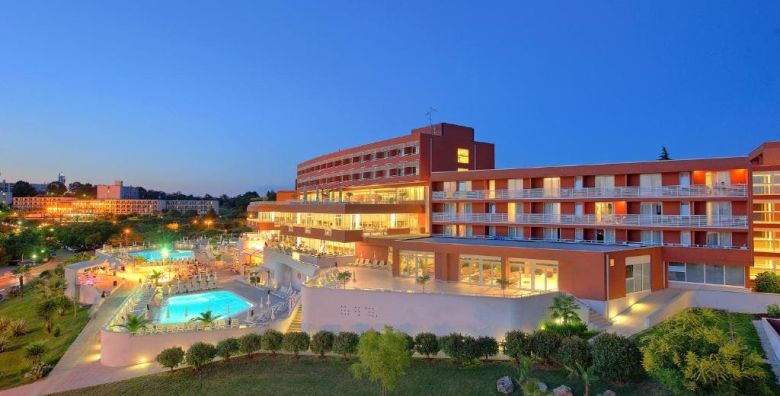 Hotel Albatros Plava Laguna  First minute all inclusive obiteljsko ljeto u Porecu Porec Istra Hrvatska  919 €