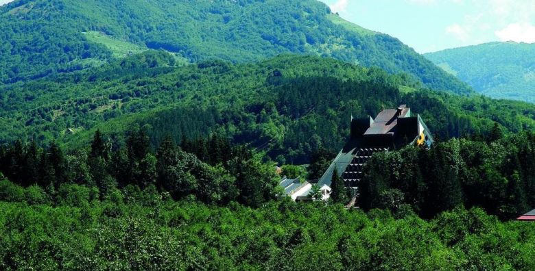 Bianca Resort  Spa  Wellness odmor udvoje u planinskoj oazi Kolasin Crna Gora  1 071 EUR  7x nocenje u Standard sobi za 2 osobe Dorucak