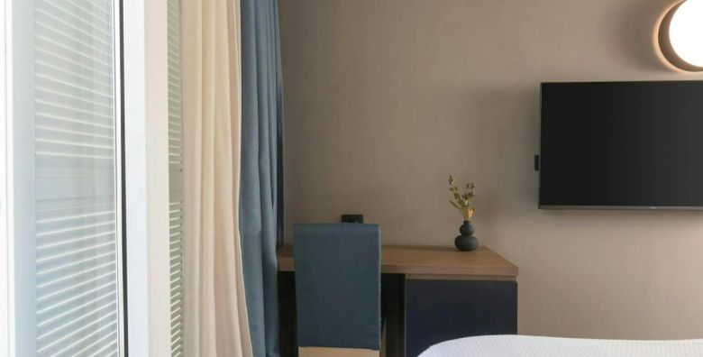 Family Hotel Adria  First minute all inclusive ljeto u Dalmaciji Biograd na Moru Dalmacija Hrvatska  726 EUR  3x nocenje u dvokrevetnoj Comfort sobi s balkonom i pomocnim lezajem za 2 osobe 1 dijete do 11 99 godina i dijete do 2 99 godina besplatno  All inclusive