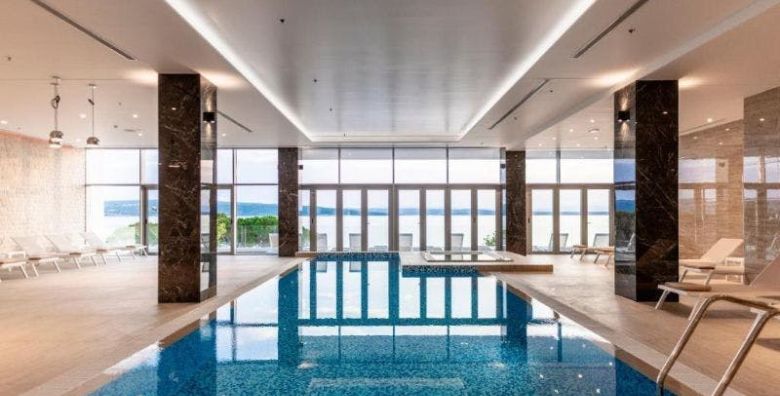 Hotel Miramare  Proljetna elegancija uz more  72 satna akcija Crikvenica Hrvatska  135 EUR  1x nocenje u dvokrevetnoj Superior sobi za 2 osobe Polupansion bogati buffet dorucak i vecera 