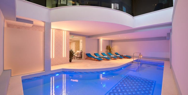 Hotel Cvita  Wellness odmor u Splitu Split Dalmacija Hrvatska  185 EUR  2x nocenje u Superior sobi za 2 osobe 1 dijete do 3 godine i 1 dijete do 7 godina besplatno  Dorucak