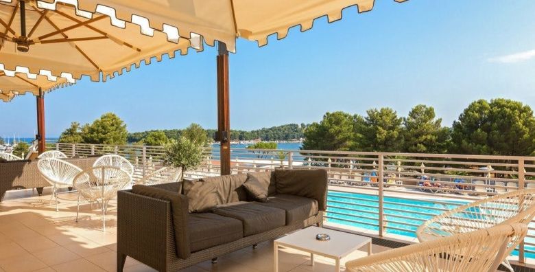 Hotel Molindrio Plava Laguna  First minute obiteljsko ljeto u Porecu Porec Istra Hrvatska  1 018 EUR  7x nocenje u Economy sobi za 2 osobe 1 dijete do 11 99 godina i 1 dijete do 4 99 godina besplatno  Polupansion