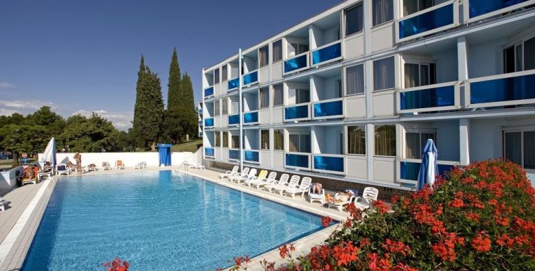 Hotel Plavi Plava Laguna  First minute ljeto u Porecu Porec Istra Hrvatska  815 €