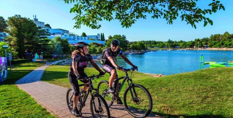 Hotel Plavi Plava Laguna  First minute ljeto u Porecu Porec Istra Hrvatska  998 €