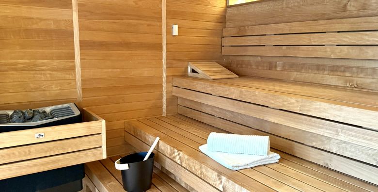 VSG Resort  Zimski odmor na Krku uz saunu i jacuzzi Klimno Krk Hrvatska  229 EUR  2x nocenje u dvosobnom Deluxe apartmanu s privatnom terasom 4 2 za 4 osobe Korstenje saune i jacuzzija uz prethodnu rezervaciju 