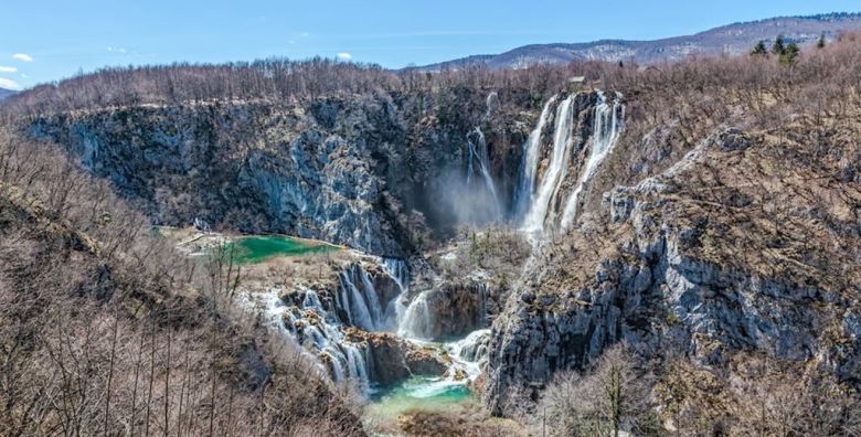 Camping Plitvice  Kratak zimski odmor s ulazom u Plitvice Smoljanac Plitvicka jezera Hrvatska  130 EUR  1x nocenje u Premium mobilnim kucicama za 2 osobe Dorucak od svjezih lokalnih namirnica